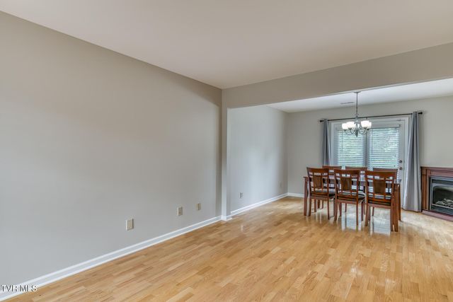 1725 West Lakeview Drive, 27, Johnson City, TN 37601