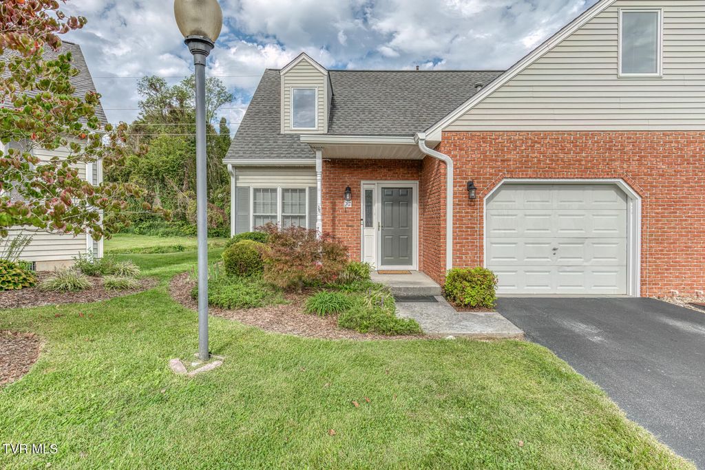 1725 West Lakeview Drive, 27, Johnson City, TN 37601