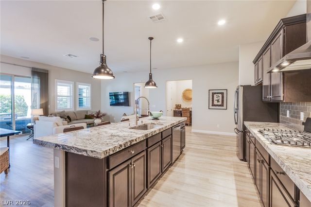 12329 Middle Creek Street, Las Vegas, NV 89138