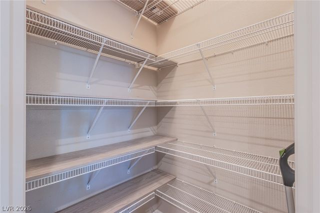 12329 Middle Creek Street, Las Vegas, NV 89138