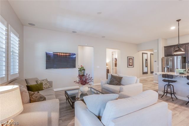 12329 Middle Creek Street, Las Vegas, NV 89138