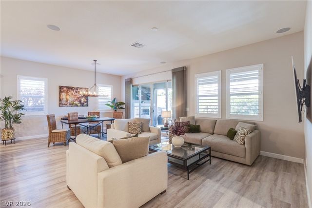 12329 Middle Creek Street, Las Vegas, NV 89138