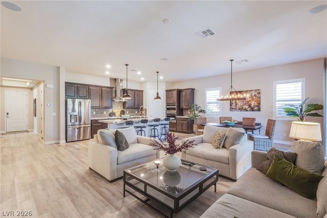 12329 Middle Creek Street, Las Vegas, NV 89138