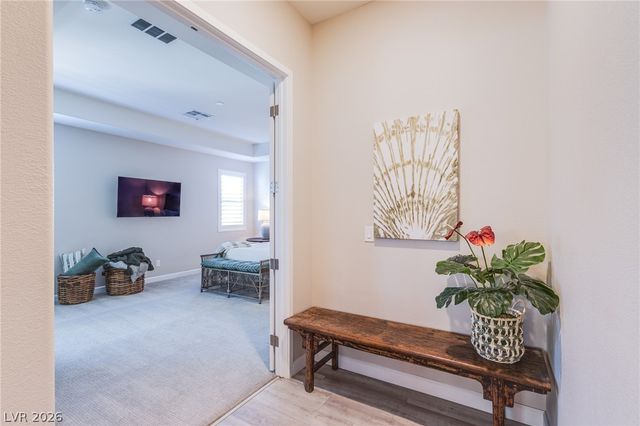 12329 Middle Creek Street, Las Vegas, NV 89138