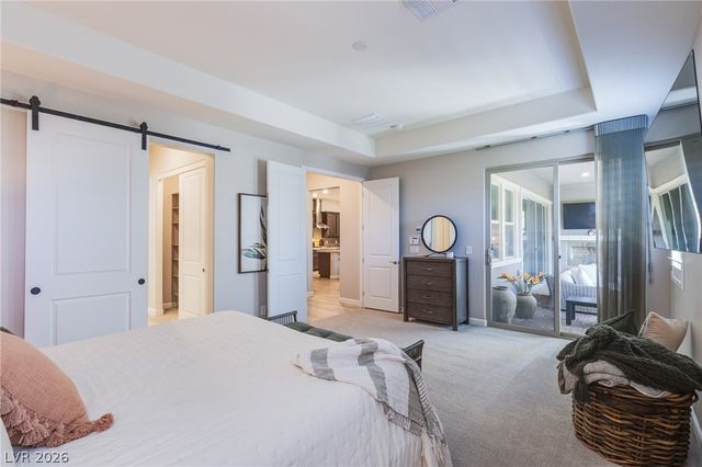 12329 Middle Creek Street, Las Vegas, NV 89138