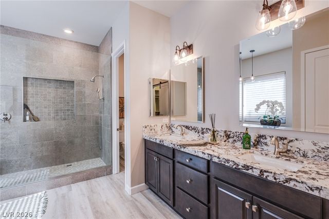 12329 Middle Creek Street, Las Vegas, NV 89138