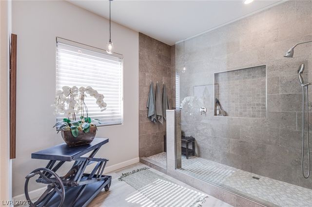 12329 Middle Creek Street, Las Vegas, NV 89138