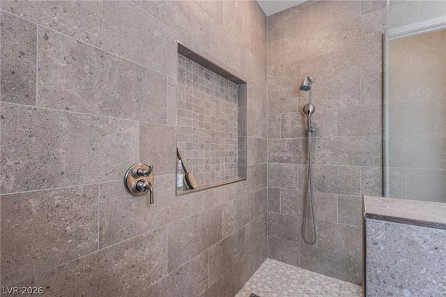 12329 Middle Creek Street, Las Vegas, NV 89138