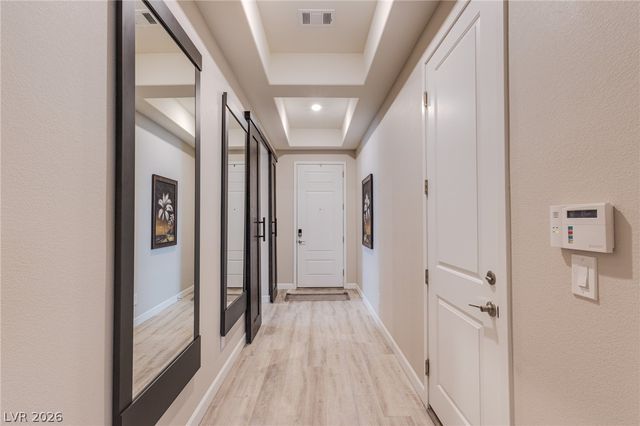 12329 Middle Creek Street, Las Vegas, NV 89138