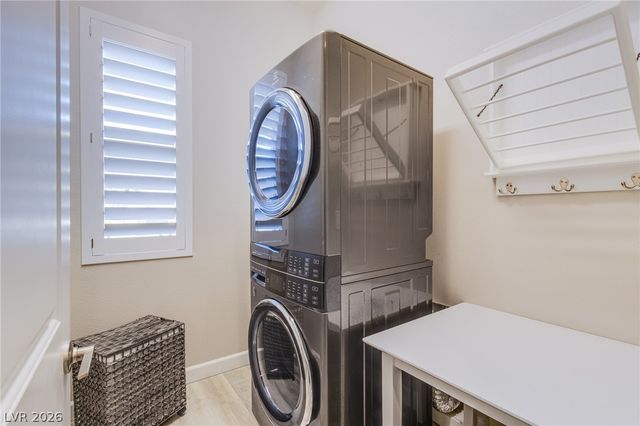 12329 Middle Creek Street, Las Vegas, NV 89138