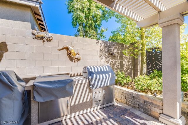 12329 Middle Creek Street, Las Vegas, NV 89138