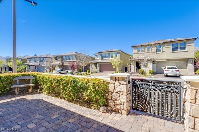 12329 Middle Creek Street, Las Vegas, NV 89138