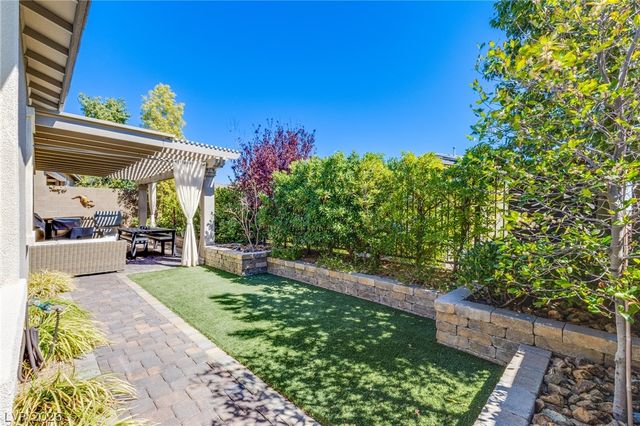 12329 Middle Creek Street, Las Vegas, NV 89138