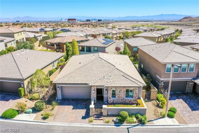 12329 Middle Creek Street, Las Vegas, NV 89138