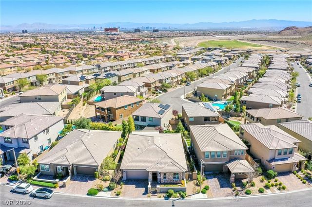 12329 Middle Creek Street, Las Vegas, NV 89138