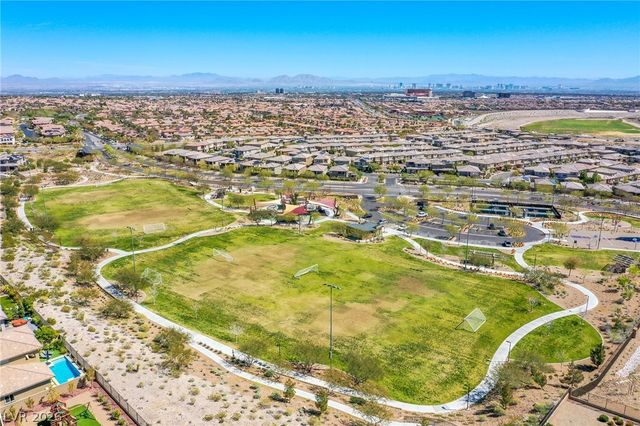 12329 Middle Creek Street, Las Vegas, NV 89138