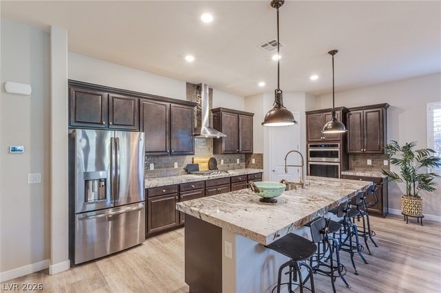 12329 Middle Creek Street, Las Vegas, NV 89138