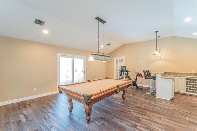 1804 Lincolnshire Drive, Bedford, TX 76021