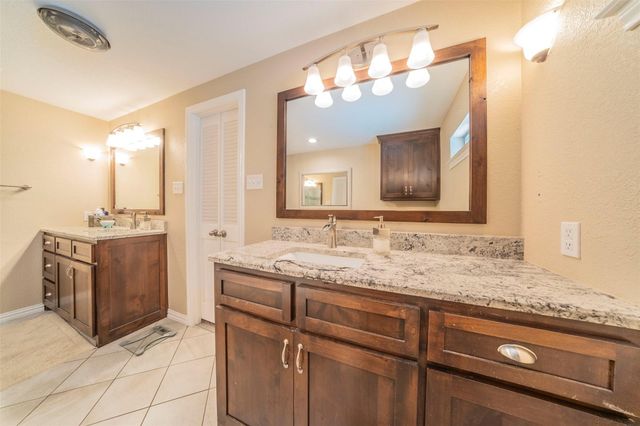 1804 Lincolnshire Drive, Bedford, TX 76021