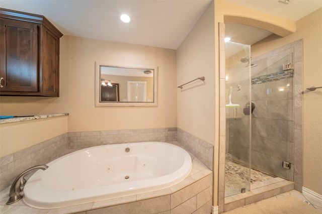 1804 Lincolnshire Drive, Bedford, TX 76021