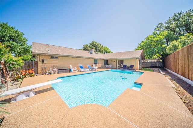 1804 Lincolnshire Drive, Bedford, TX 76021
