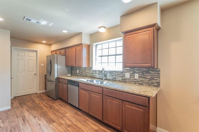 1804 Lincolnshire Drive, Bedford, TX 76021