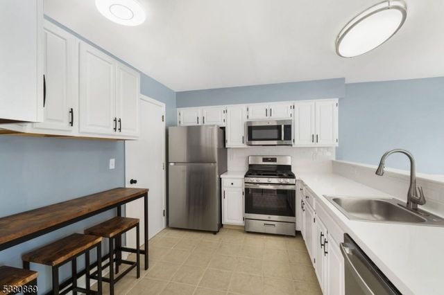 255 Resnik Court, Franklin Twp., NJ 08873