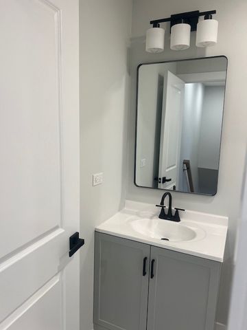 1085 Cove Drive, Prospect Heights, IL 60070