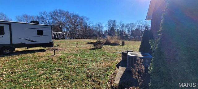 10854 Lake Road, Highland, IL 62249