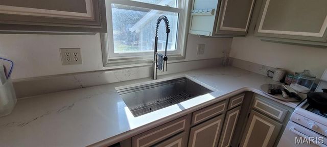 10854 Lake Road, Highland, IL 62249