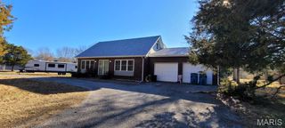 10854 Lake Road, Highland, IL 62249