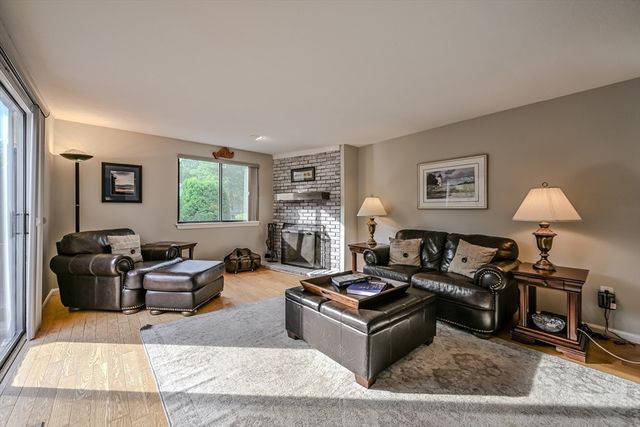 9 Country Club Ln A, Milford, MA 01757
