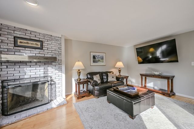 9 Country Club Ln A, Milford, MA 01757