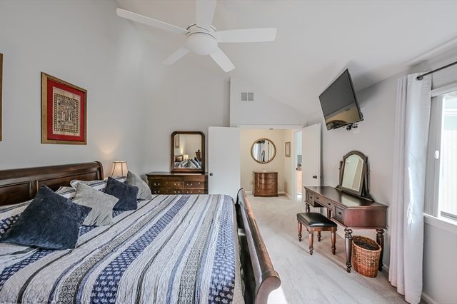 9 Country Club Ln A, Milford, MA 01757