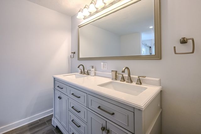 9 Country Club Ln A, Milford, MA 01757