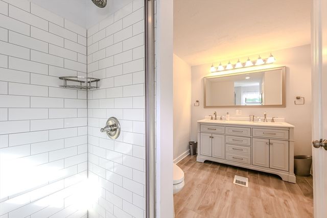 9 Country Club Ln A, Milford, MA 01757