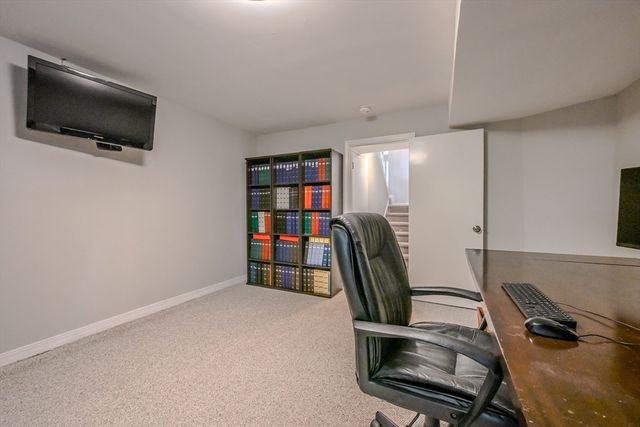 9 Country Club Ln A, Milford, MA 01757