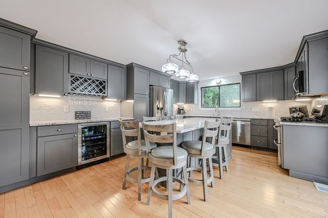 9 Country Club Ln A, Milford, MA 01757