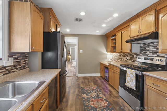 710 N Mckinley Avenue, Sand Springs, OK 74063