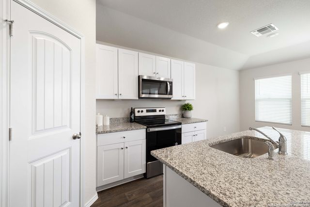 812 Bahia Pl, Seguin, TX 78155