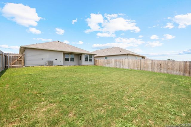 812 Bahia Pl, Seguin, TX 78155