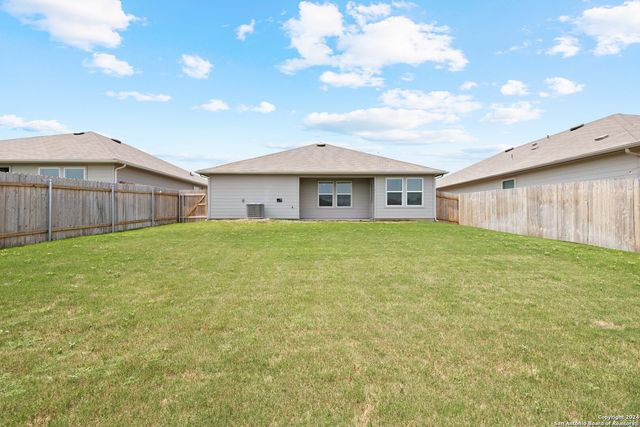 812 Bahia Pl, Seguin, TX 78155