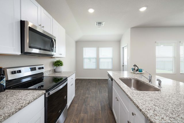 812 Bahia Pl, Seguin, TX 78155