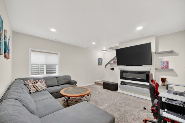 5871 Marble Circle, Johnston, IA 50131