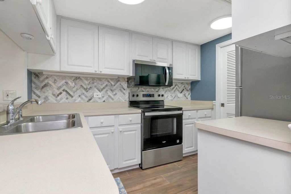 Image 18 of property listing at 36750 US HIGHWAY 19 N 7-108, Palm Harbor, FL 34683