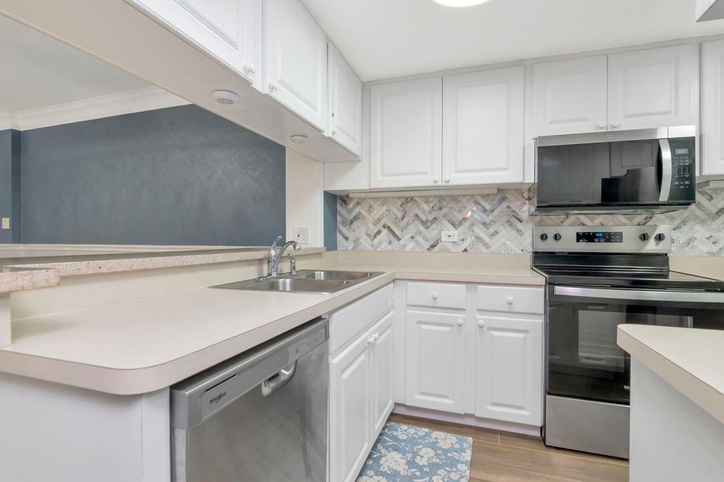 Image 20 of property listing at 36750 US HIGHWAY 19 N 7-108, Palm Harbor, FL 34683