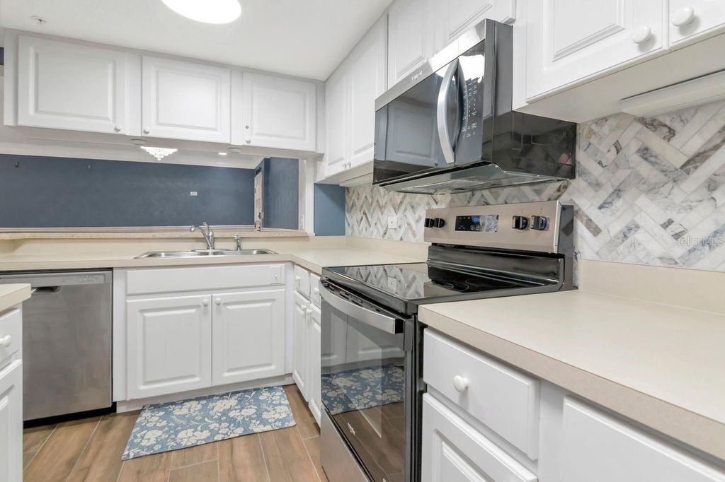 Image 22 of property listing at 36750 US HIGHWAY 19 N 7-108, Palm Harbor, FL 34683