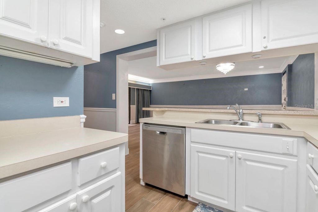 Image 23 of property listing at 36750 US HIGHWAY 19 N 7-108, Palm Harbor, FL 34683