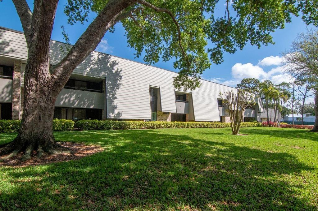 Image 9 of property listing at 36750 US HIGHWAY 19 N 7-108, Palm Harbor, FL 34683