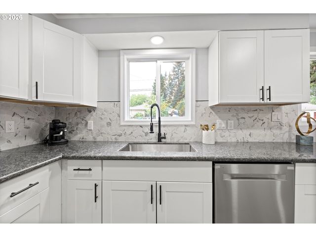 8923 Se CLINTON St, Portland, OR 97266